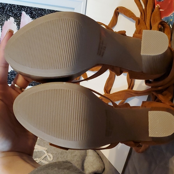 NIB Whiskey Faux Suede Platform Heels - Picture 7 of 11